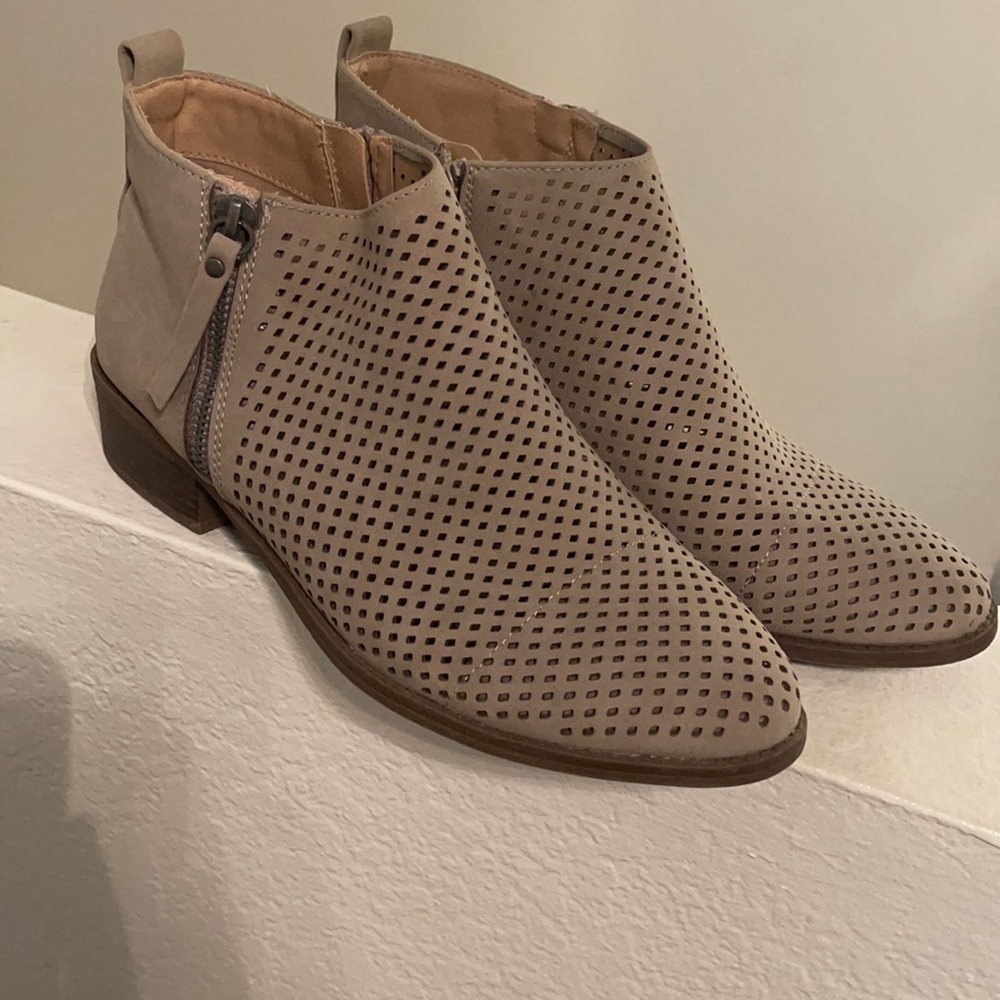 Time and tru heels, size 10 perfect condition.